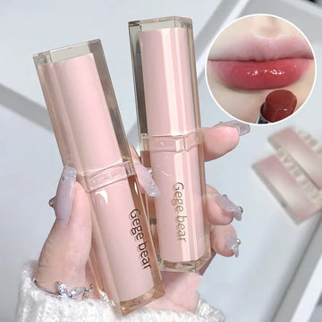 When light, soft and smooth lipstick hydrates moisturizing and white, not easy to stick to the cup