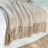 Manta Tricô Boho com Franjas – 100% Acrílico, Leve e Macia, para Sofá, Cama e Decoração